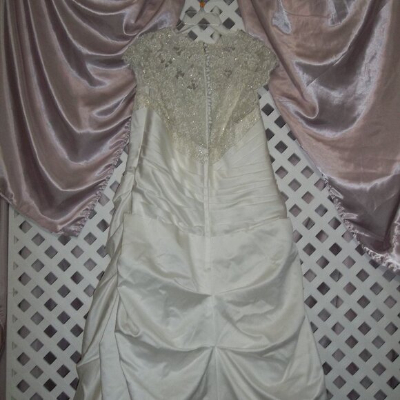 David's Bridal wedding Dress Plus Size 18W - Picture 5 of 10